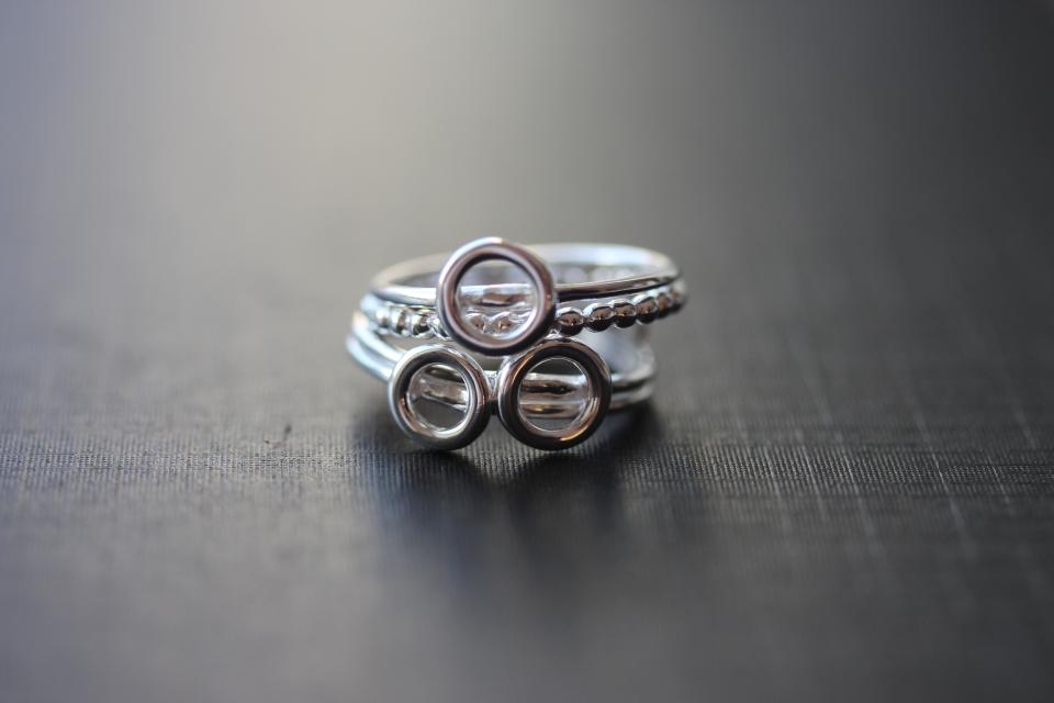 A set ring inspired by the Buddhist symbol called ENSO. 