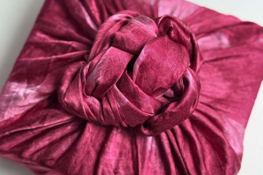 Inslaget i den japanska stilen Furoshiki