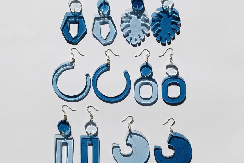 Indigo-resin earring collection - Adrienn Görgényi